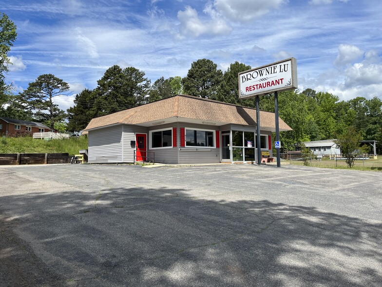 919 N 2nd Ave, Siler City, NC à vendre - Photo principale - Image 1 de 1