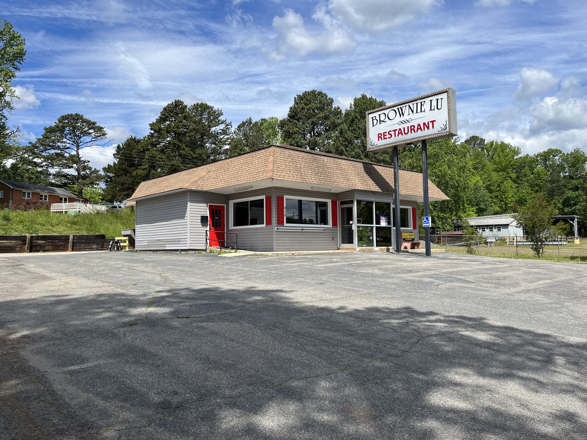 919 N 2nd Ave, Siler City, NC for sale Primary Photo- Image 1 of 1