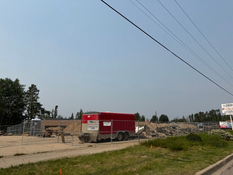 3547 Caxton St, Whitecourt, AB à louer - Photo du bâtiment - Image 2 de 2