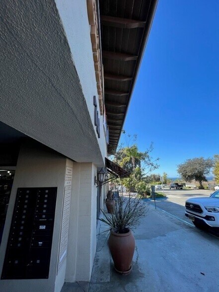 716 Yarmouth Rd, Palos Verdes Estates, CA à louer - Photo du bâtiment - Image 3 de 5