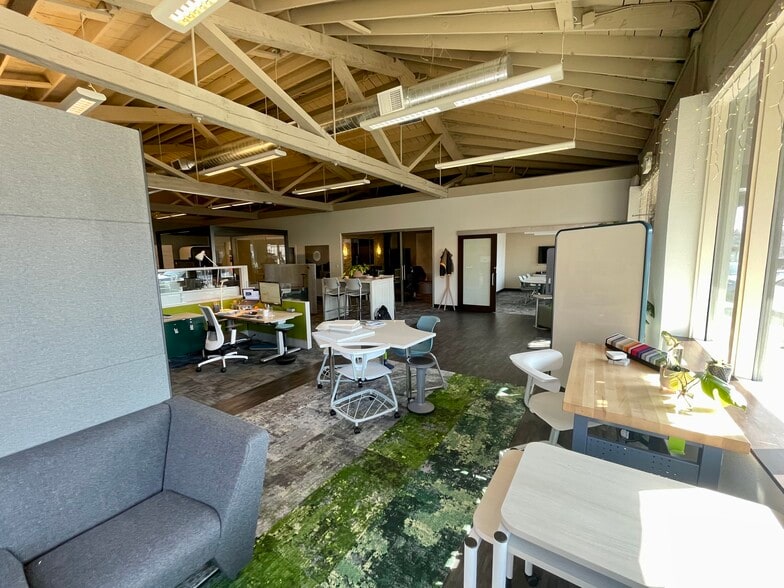 601 SE Clay St, Portland, OR for sale - Building Photo - Image 3 of 12