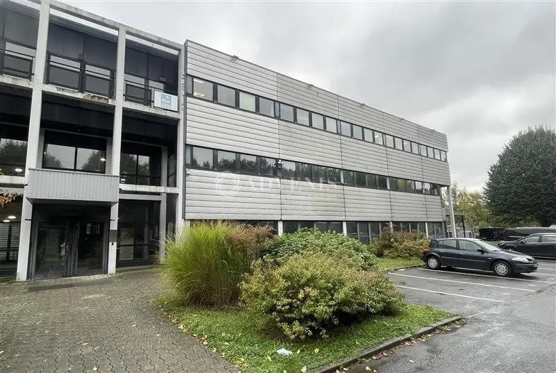 Office in Tremblay-en-France for lease Building Photo- Image 1 of 10