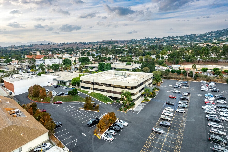 1360 W 6th St, San Pedro, CA à louer - Photo du bâtiment - Image 3 de 12