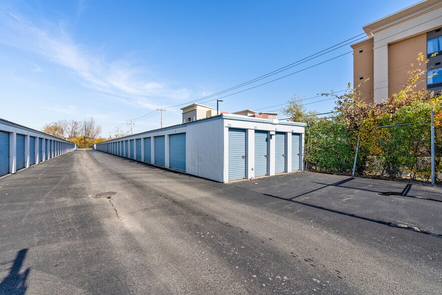 350 Lakehurst Rd, Waukegan, IL à vendre - Photo du bâtiment - Image 2 de 27