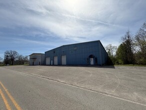 604 SW Atlantic St, Tullahoma, TN for sale Interior Photo- Image 2 of 8
