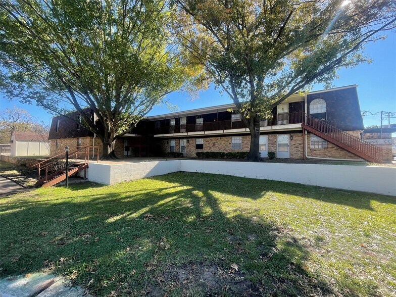 106 E Josephine St, Weatherford, TX à vendre - Photo du bâtiment - Image 3 de 26