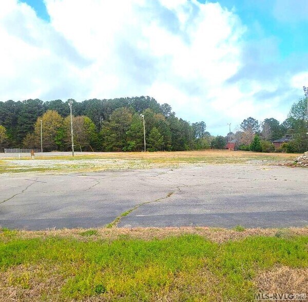 1611 E 10th St, Roanoke Rapids, NC à vendre - Photo du bâtiment - Image 1 de 1