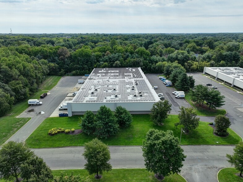 202 Commerce Dr, Moorestown, NJ à louer - Photo du bâtiment - Image 3 de 5