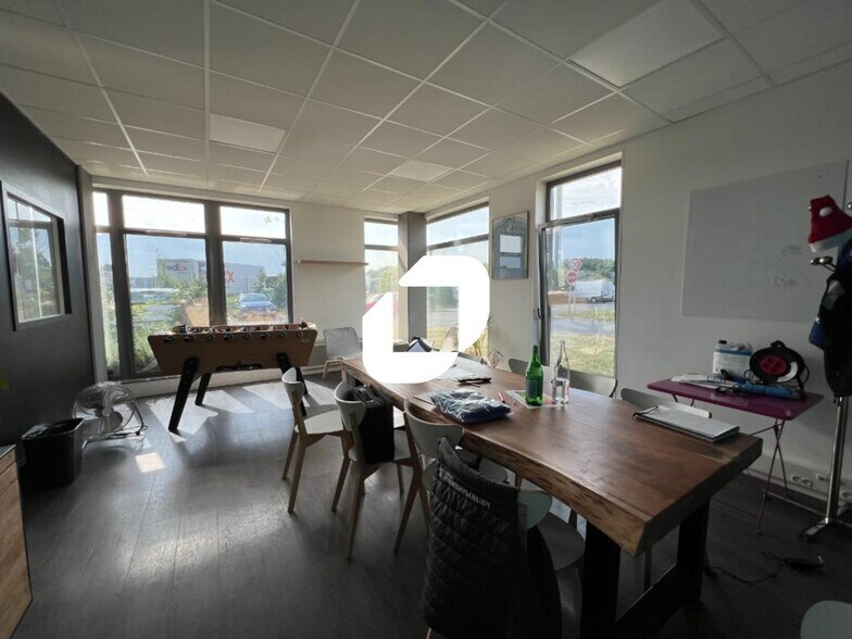 Flex in Lesquin for lease - Interior Photo - Image 3 of 14