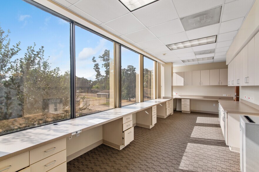 1140 Cypress Station Dr, Houston, TX à vendre - Photo intérieure - Image 2 de 19