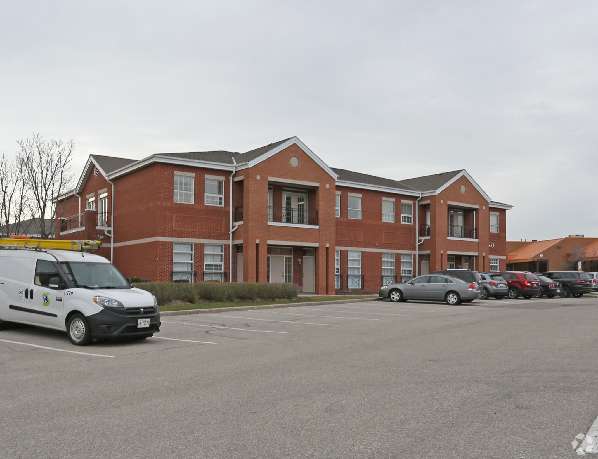 5720 Timberlea Blvd, Mississauga, ON for lease Primary Photo- Image 1 of 6