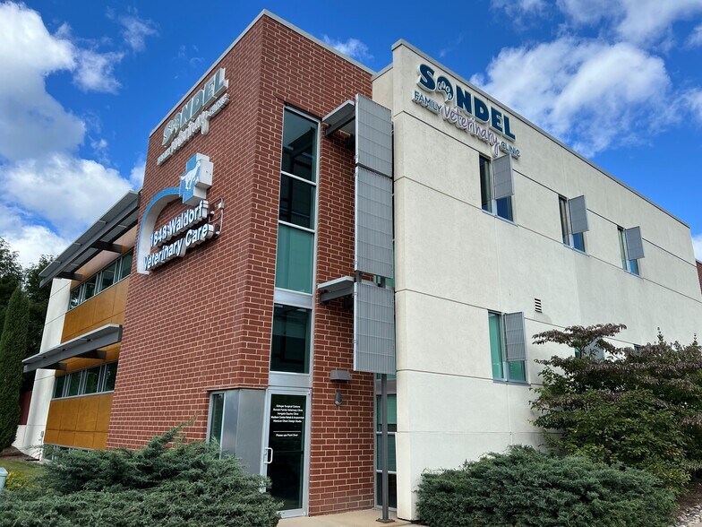 1848 Waldorf Blvd, Madison, WI à vendre - Photo du bâtiment - Image 2 de 4