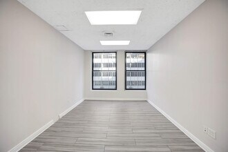 554 Fifth Ave, New York, NY à louer Photo intérieure- Image 1 de 8