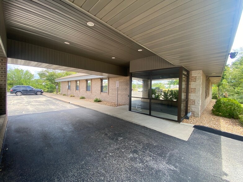 290 Clift Ct, Hollister, MO à vendre - Photo du bâtiment - Image 2 de 40