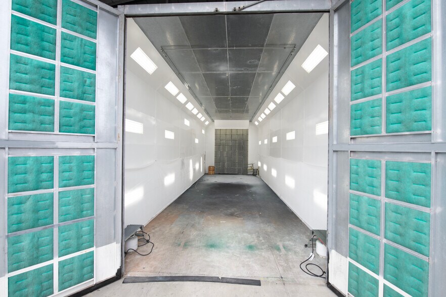 945 W Mission Ave, Escondido, CA à vendre - Photo du bâtiment - Image 3 de 20