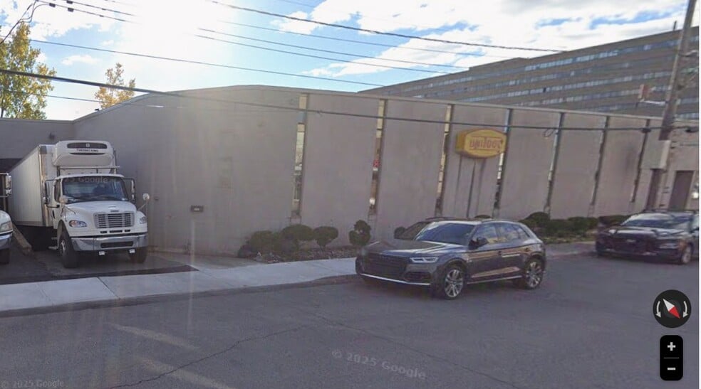 9200 Rue Charles-de-LaTour, Montréal, QC for lease - Building Photo - Image 1 of 7