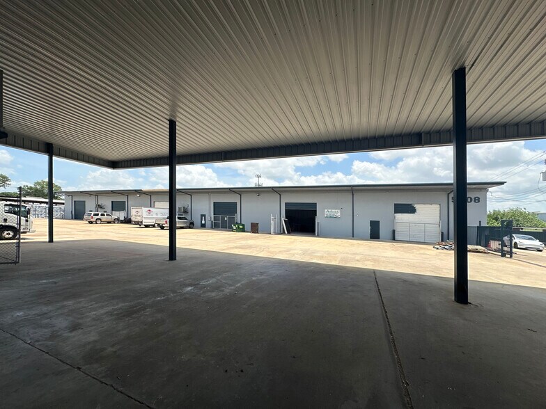 5708 N Shepherd Dr, Houston, TX à louer - Photo du bâtiment - Image 3 de 50