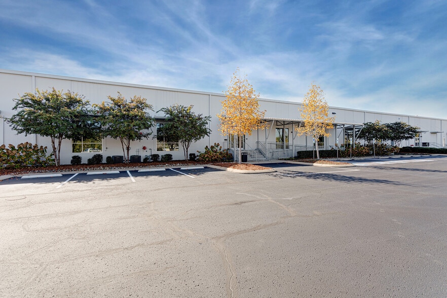 421 McNally Dr, Nashville, TN for lease - Primary Photo - Image 1 of 7