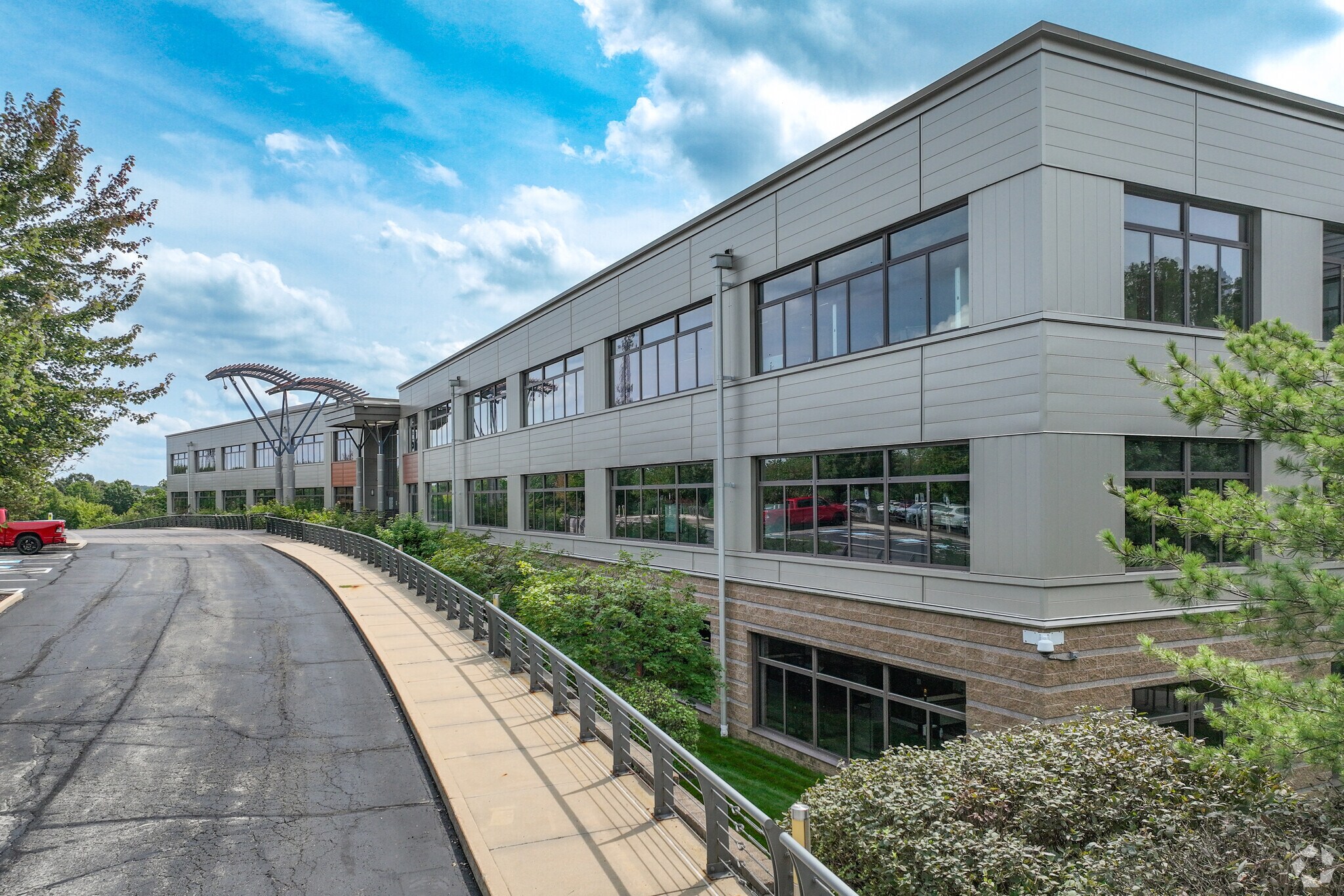 100 Global View Dr, Warrendale, PA à vendre Photo du bâtiment- Image 1 de 17