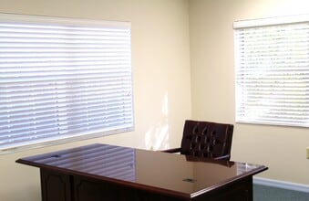 2154 Seven Springs Blvd, New Port Richey, FL for lease Interior Photo- Image 1 of 2