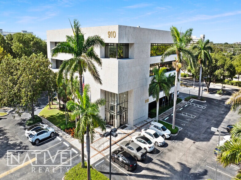 910 SE 17th St, Fort Lauderdale, FL à louer - Photo du bâtiment - Image 1 de 37