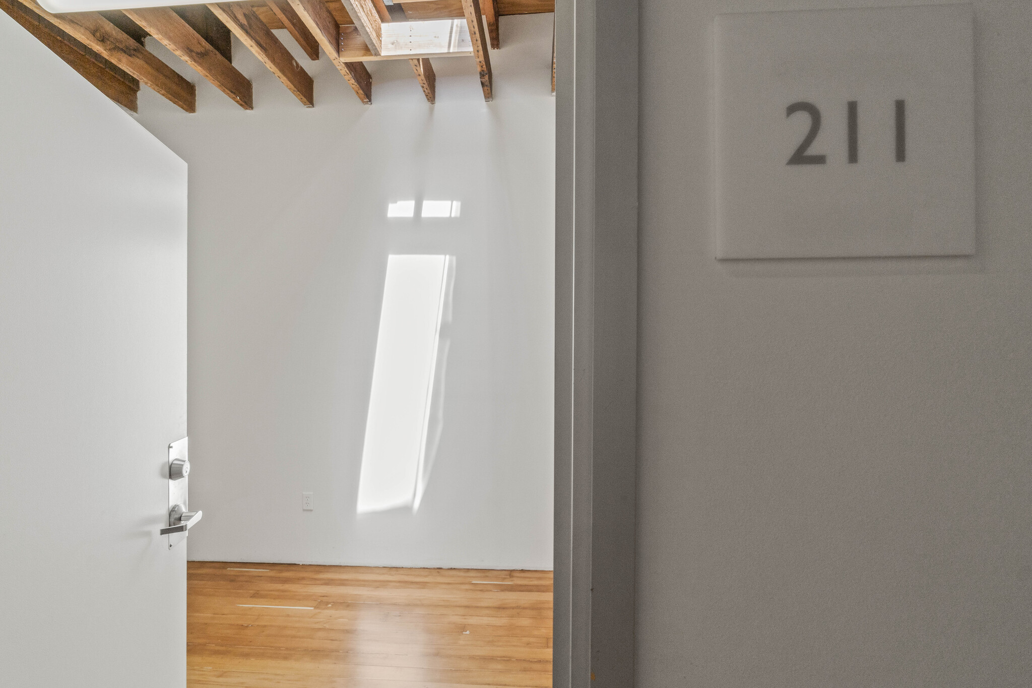 5176 Santa Monica Blvd, Los Angeles, CA for lease Interior Photo- Image 1 of 3