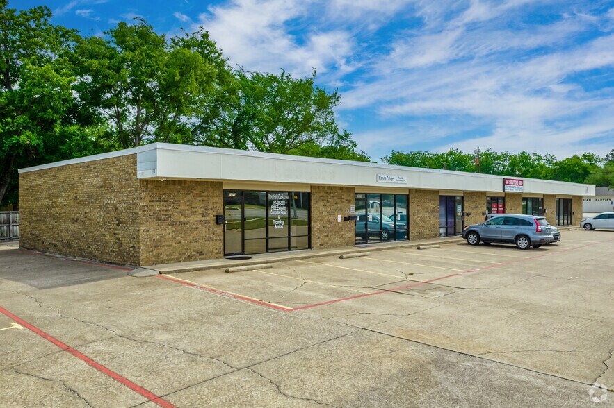 7075-7085 Baker Blvd, Richland Hills, TX à louer - Photo principale - Image 1 de 4