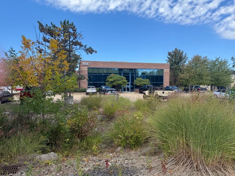 8687 Tyler Blvd, Mentor, OH for lease - Building Photo - Image 2 of 4