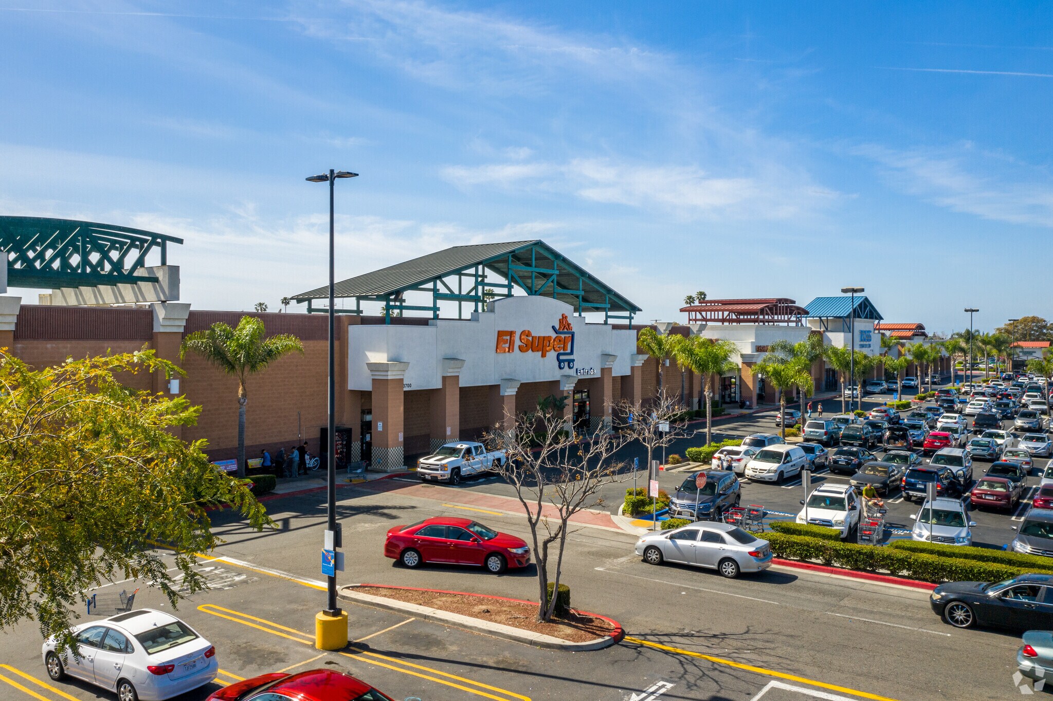 3600-3770 McFadden Ave, Santa Ana, CA à louer Photo principale- Image 1 de 16