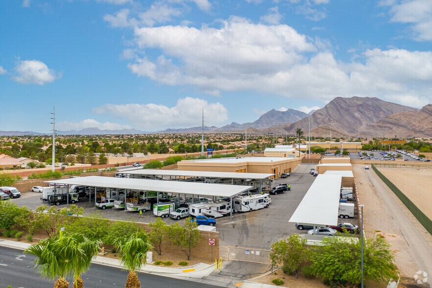 9770 W Cheyenne Ave, Las Vegas, NV à louer - Photo du bâtiment - Image 3 de 4