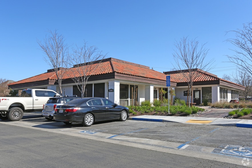 5090 N Fruit Ave, Fresno, CA for lease - Primary Photo - Image 3 of 5