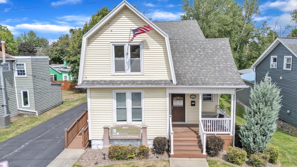 10654 Main St, Clarence, NY à vendre - Photo du bâtiment - Image 1 de 17