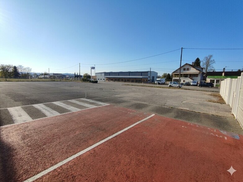 Retail in Les Abrets en Dauphiné for sale - Building Photo - Image 3 of 9