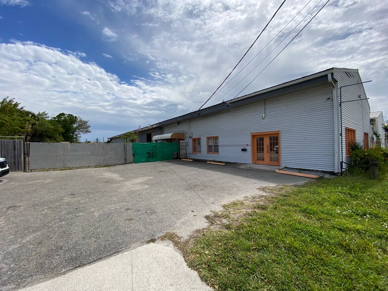 1236 Central Ave, Sarasota, FL for lease - Primary Photo - Image 1 of 17