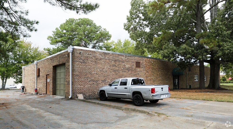 953 Norfolk Sq, Norfolk, VA à vendre - Photo du bâtiment - Image 3 de 5