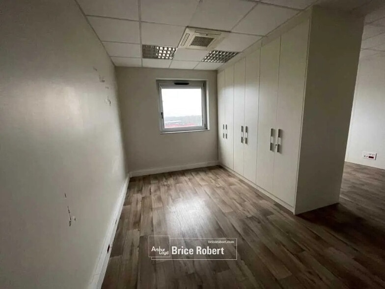 Office in Caluire-et-Cuire for lease - Interior Photo - Image 2 of 26