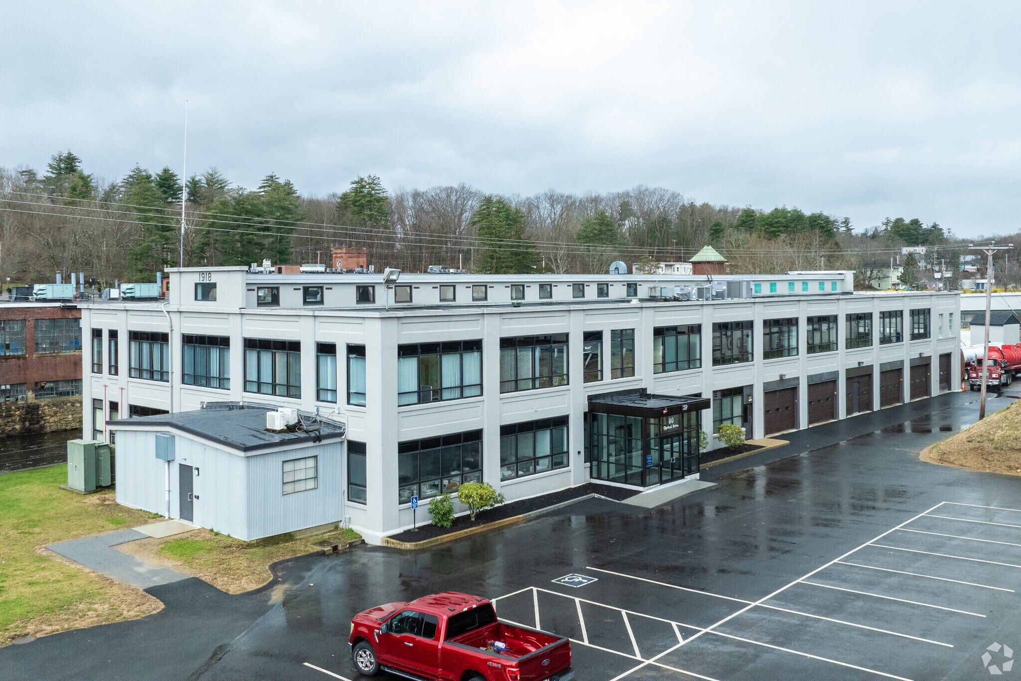 80 Optical Dr, Southbridge, MA à vendre Photo principale- Image 1 de 81