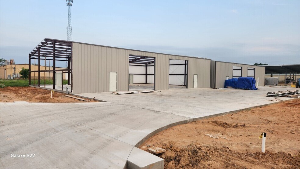 14566 Industrial Park, Aubrey, TX à vendre - Photo du bâtiment - Image 2 de 26