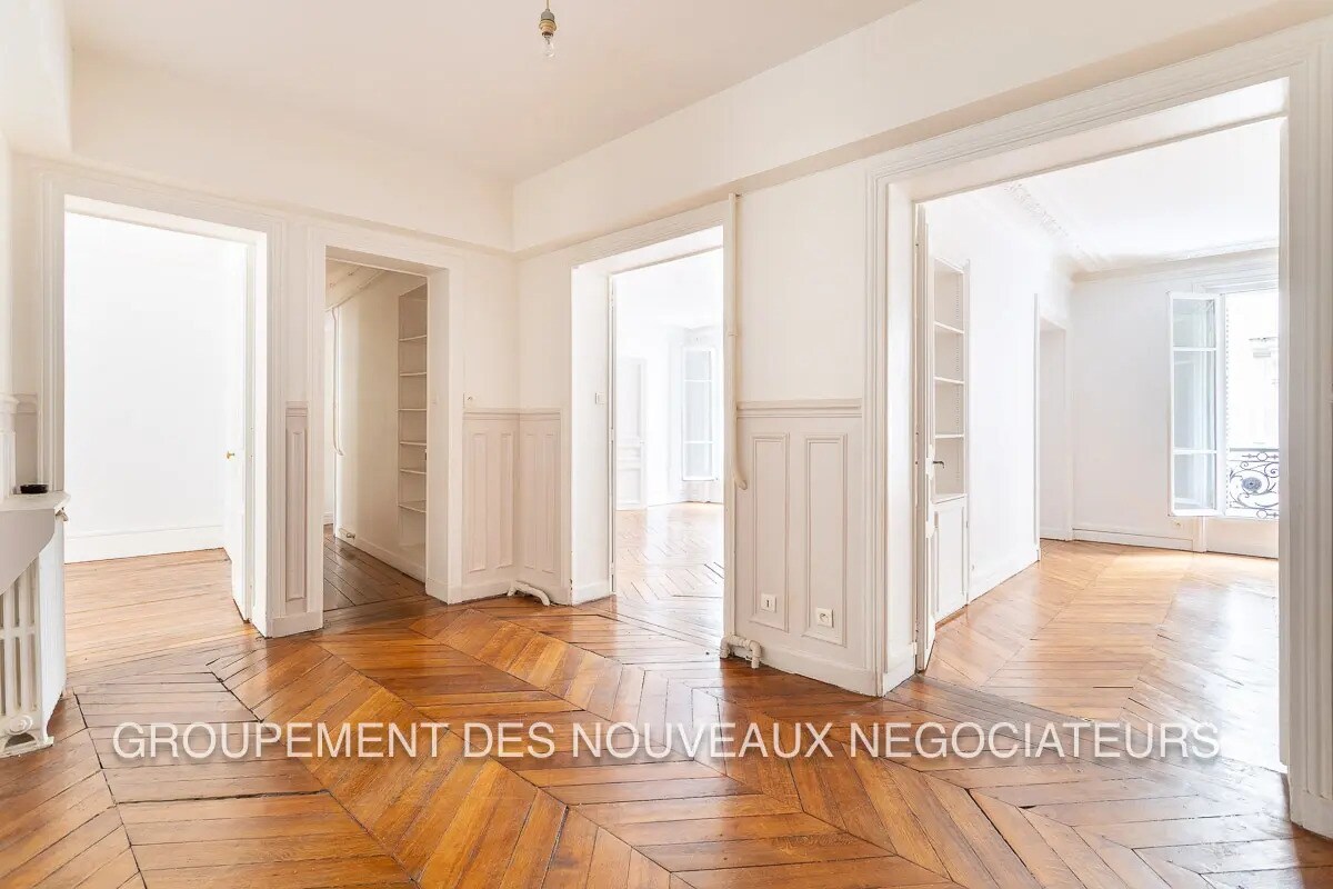 Office in Paris for sale Interior Photo- Image 1 of 12
