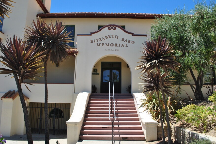 121 N Fir St, Ventura, CA à louer - Photo du bâtiment - Image 3 de 5