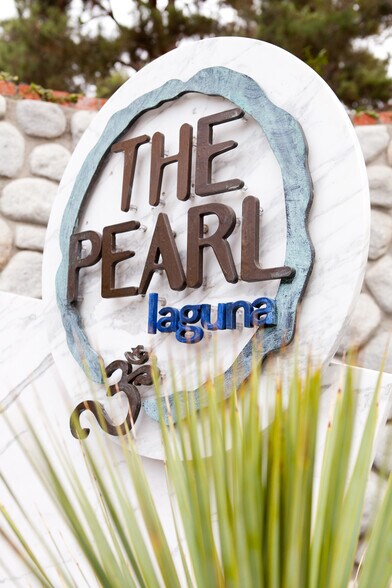 21095 Raquel Rd, Laguna Beach, CA à vendre - Photo du bâtiment - Image 2 de 26