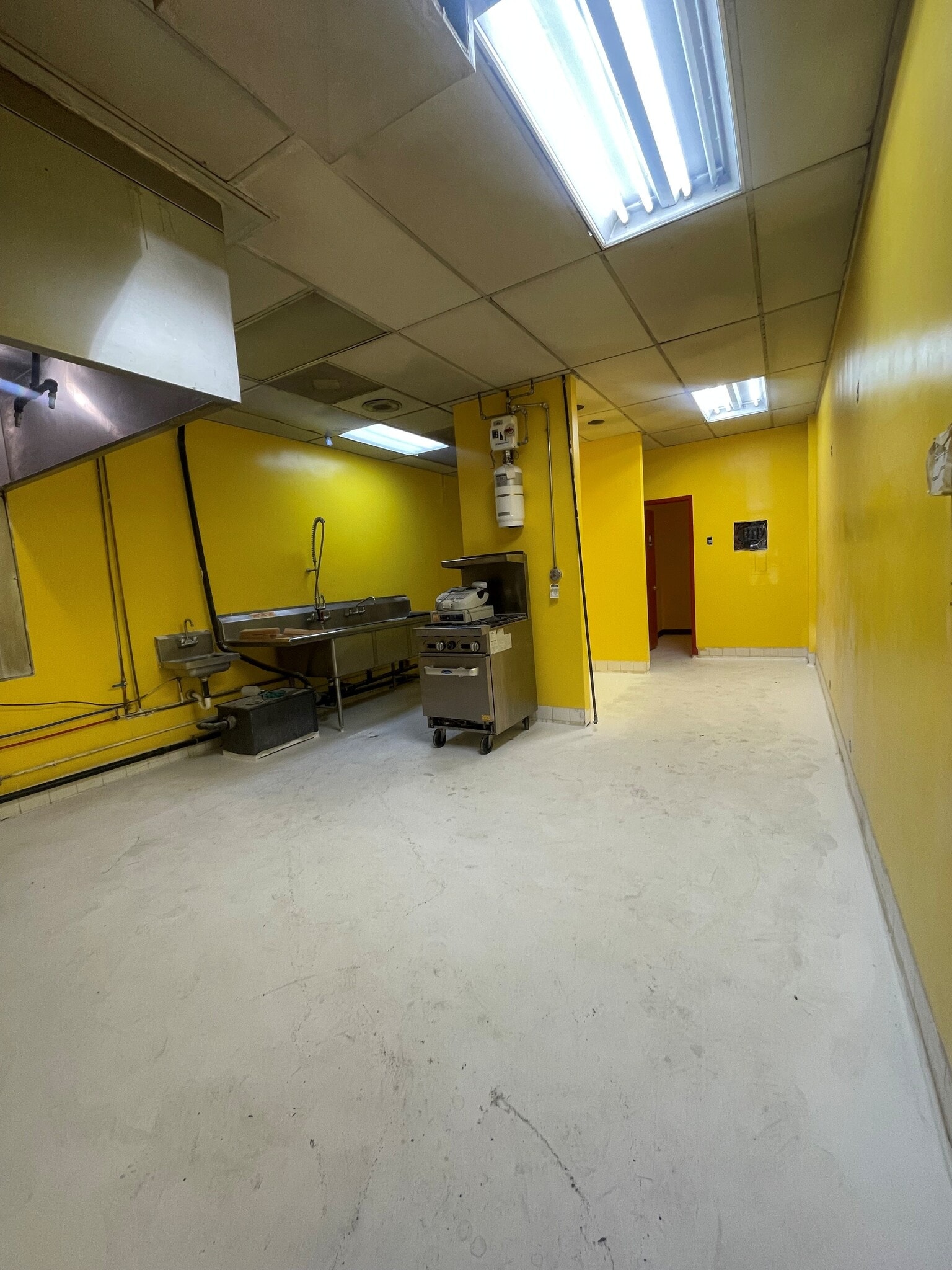 1041 E Avenue J, Lancaster, CA for lease Interior Photo- Image 1 of 15