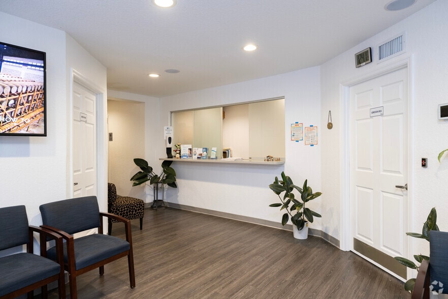 401 16th St N, Saint Petersburg, FL for lease - Interior Photo - Image 1 of 27