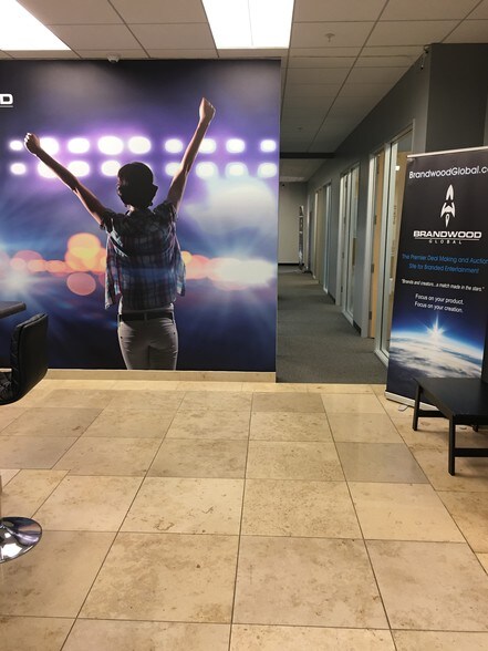 25350 Magic Mountain Pky, Valencia, CA à louer - Photo du bâtiment - Image 1 de 15