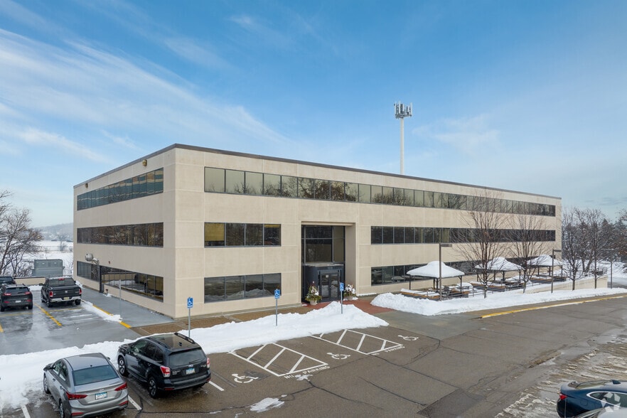 10125 Crosstown Cir, Eden Prairie, MN for lease - Building Photo - Image 1 of 14