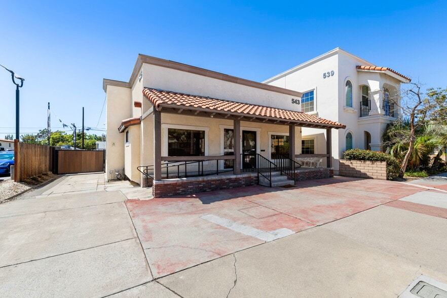 543 S Brea Blvd, Brea, CA à louer - Photo du bâtiment - Image 3 de 20