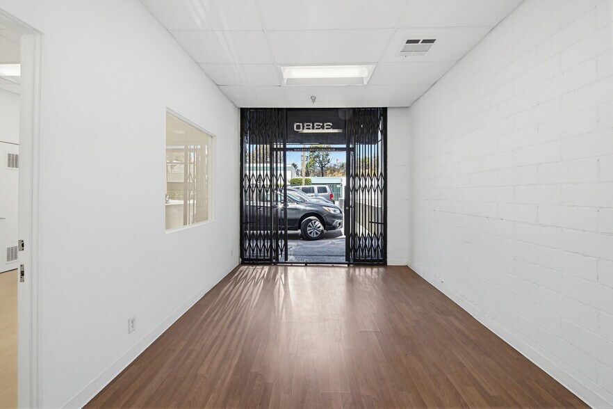 3380 Livonia Ave, Los Angeles, CA à louer - Photo du bâtiment - Image 2 de 9