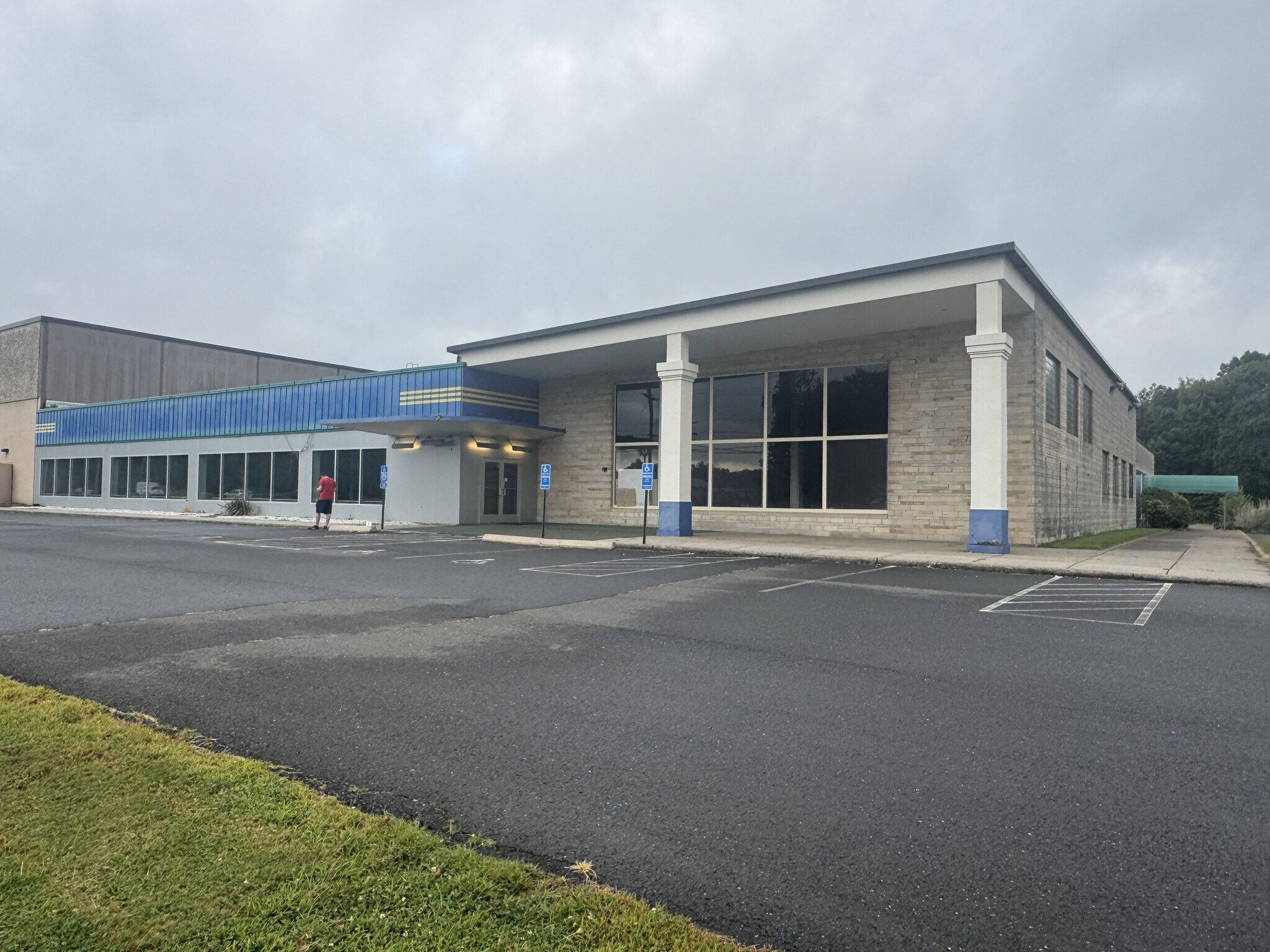1315 John Fitch Blvd, South Windsor, CT for lease Interior Photo- Image 1 of 6