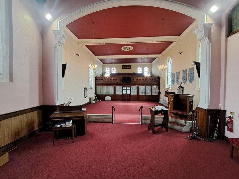 Mount Pleasant, Brierley Hill for lease - Interior Photo - Image 2 of 29