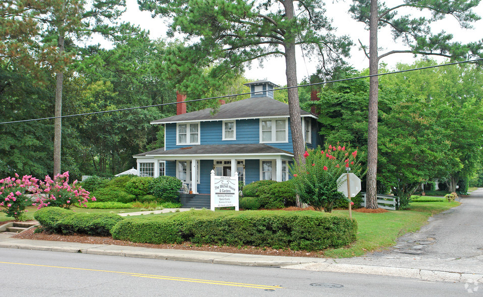 421 N Lake Dr, Lexington, SC for sale - Primary Photo - Image 1 of 1